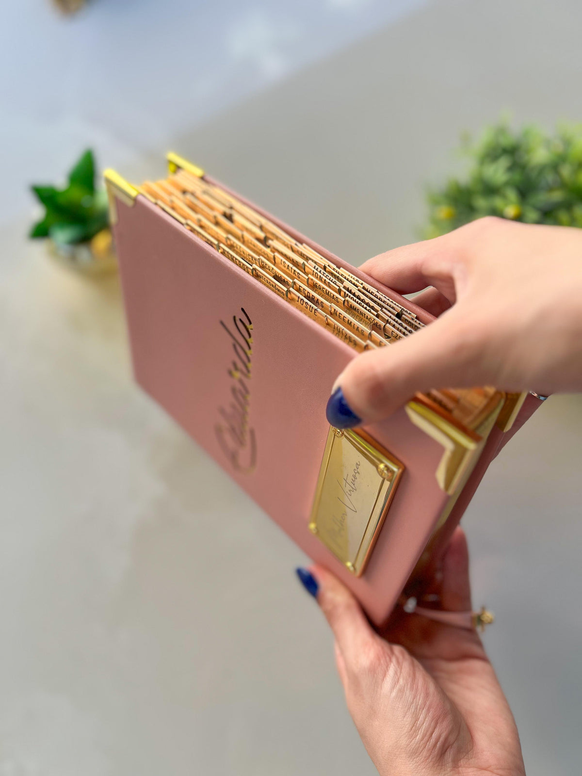 Black Bíblia Courino Rose Vintage com Nome Eduarda Vazado Dourado